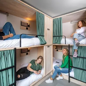 Hostel The Bee